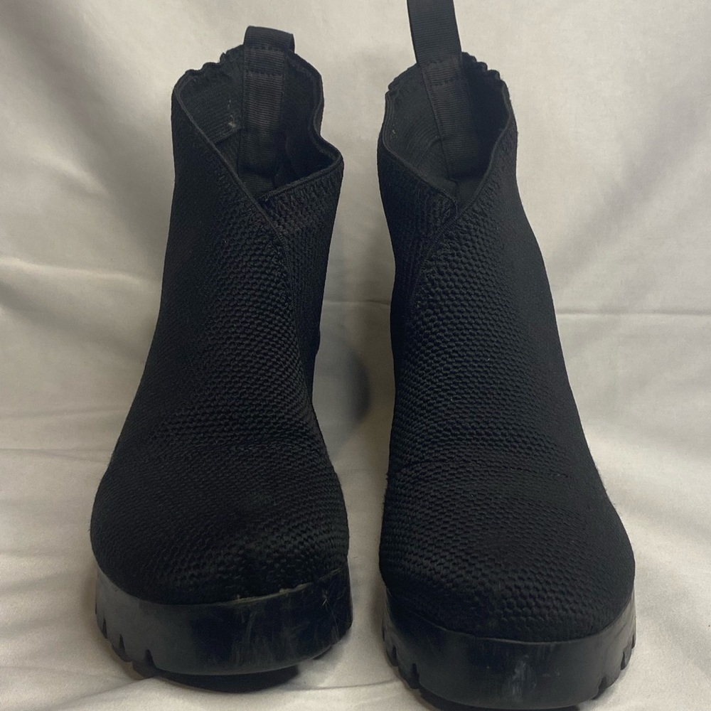 Women's Size 7 Boots Black Heels 2 Inches Tall. Good Condition See Photos